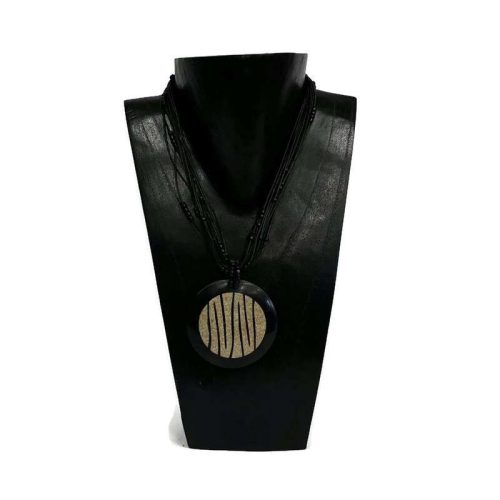 Nyaklánc, női, fekete apró gyöngyös, zebra mintás medállal