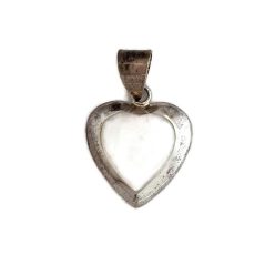   Kézzel készült fehér kagyló medál széles ezüst foglalatban