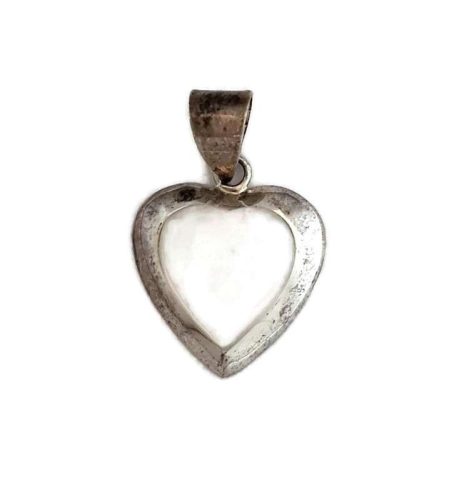 Kézzel készült fehér kagyló medál széles ezüst foglalatban