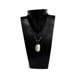 Nyaklánc, női, zöld csíkos kagyló medállal