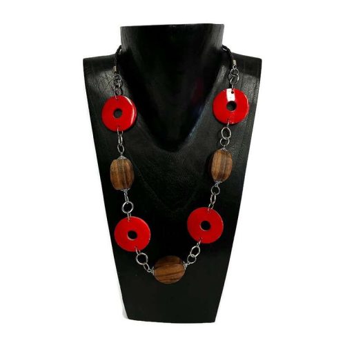 Nyaklánc, női, piros áttört kagyló, szögletes fa gyönggyel