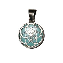Kézzel készült kör alakú ezüst medál áttört buborék mintával és türkiz háttérrel
