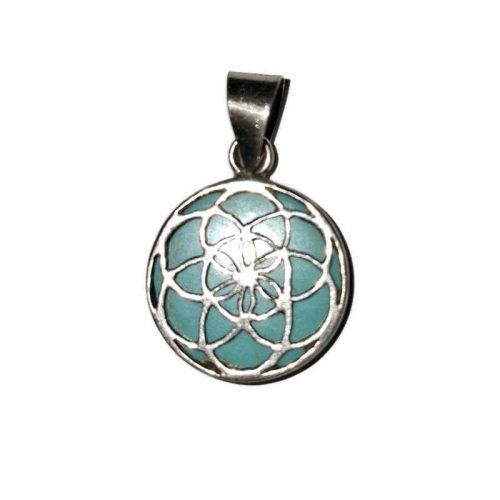 Kézzel készült kör alakú ezüst medál áttört buborék mintával és türkiz háttérrel