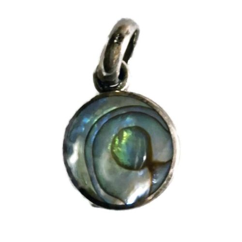 Kézzel készült kör alakú pávakagyló medál vékony ezüst foglalatban
