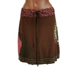  UDG szoknya barna, apró mintás derékrésszel, rávarrt virágokkal