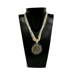   Nyaklánc, női, fehér apró gyöngyös, zebra mintás medállal