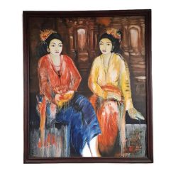   Kézzel festett balinéz vászonkép – két nő beszélget teljes alakos ábrázolásban, kék-piros-sárga színekben