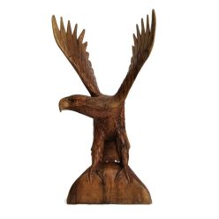 Teakfa sas szobor széttárt szárnyú álló