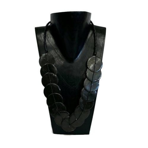 Nyaklánc, női, kagyló fonott műbőrrel 2.