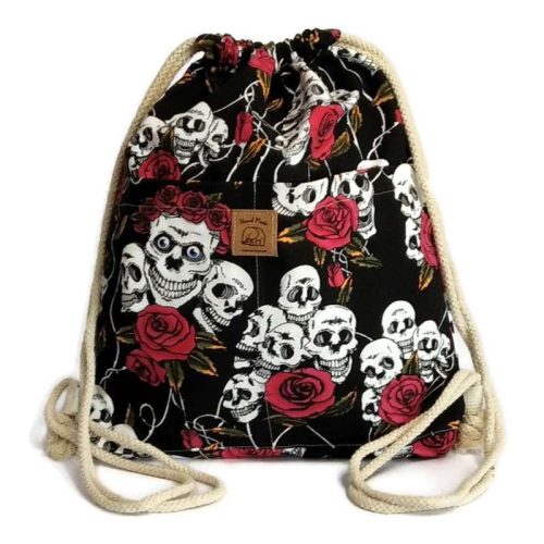 Utcai tornazsák, fekete alapon koponyák 