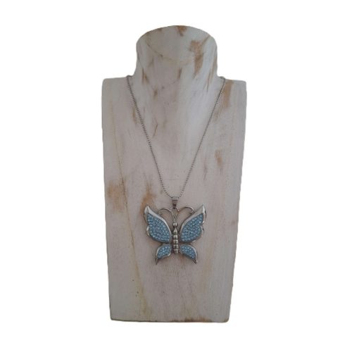 Nagyméretű pillangó medál világoskék kristályüveg kövekkel, nemesacél foglalatban