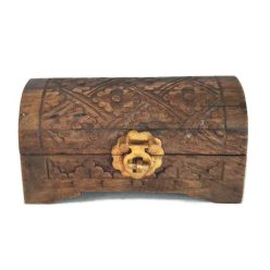 Kincses ládika "S", íves tetejű