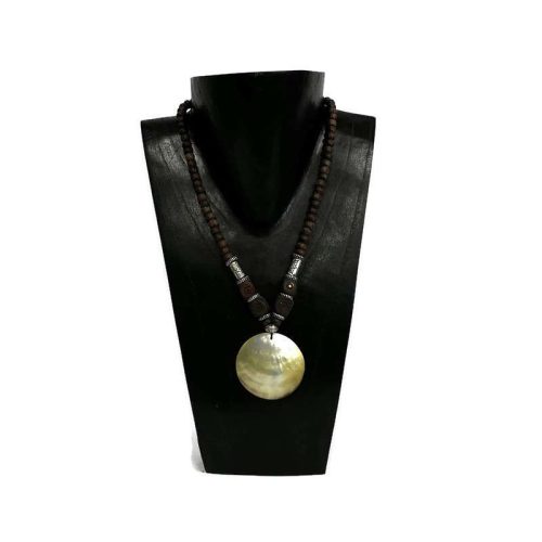 Nyaklánc, női, kókusz gyöngy, kagyló medállal