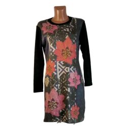 UDG hosszú fekete ujjú ruha, piros-rózsaszín virágos