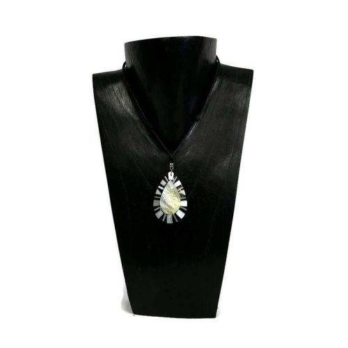 Nyaklánc, női, kagyló és műgyanta medállal 6.