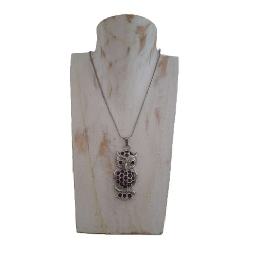 Bagoly medál lila kristályüveggel, nemesacél foglalatban